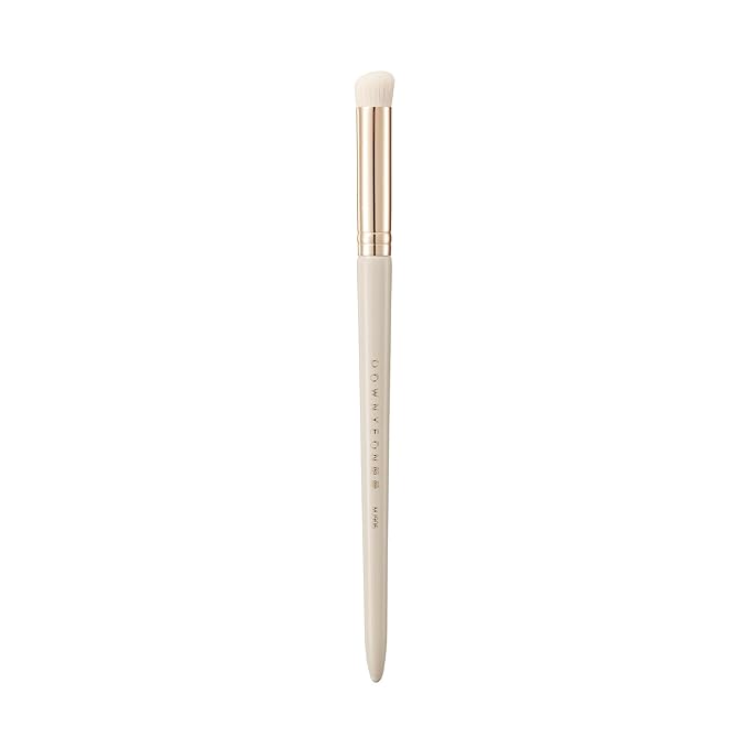 Bisque Series Lip Brush for Soft Gradient Lived In Matte Lip Looks Painted Birch Handle with Soft Nylon Bristles MJ906