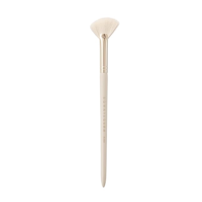 Bisque Series Fan Highlighter Brush to Enhance Glow on Cheekbones Nose Painted Birch Handle with Soft Nylon Bristles MJ904