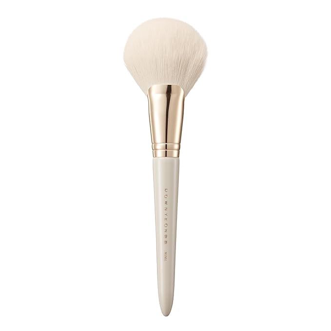 Bisque Series Fan Powder Brush for Setting Makeup Soft Focus Finish Painted Birch Handle with Soft Nylon Bristles MJ901