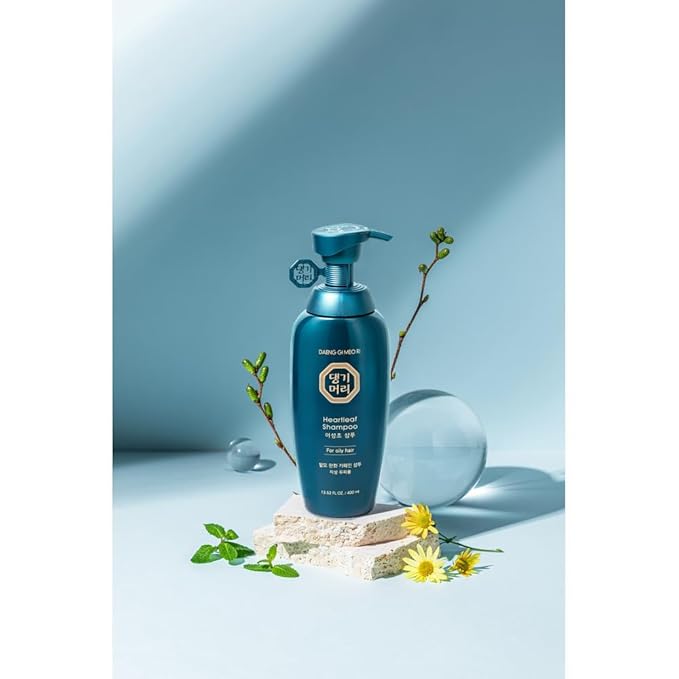 DAENG GI MEO RI - Shampoo for Oily Hair - Korean Scalp Care, Sebum Control, Herbal Extracts - K-Beauty Hair Cleanser - 400ml 13.5FL OZ, Heartleaf 어성초