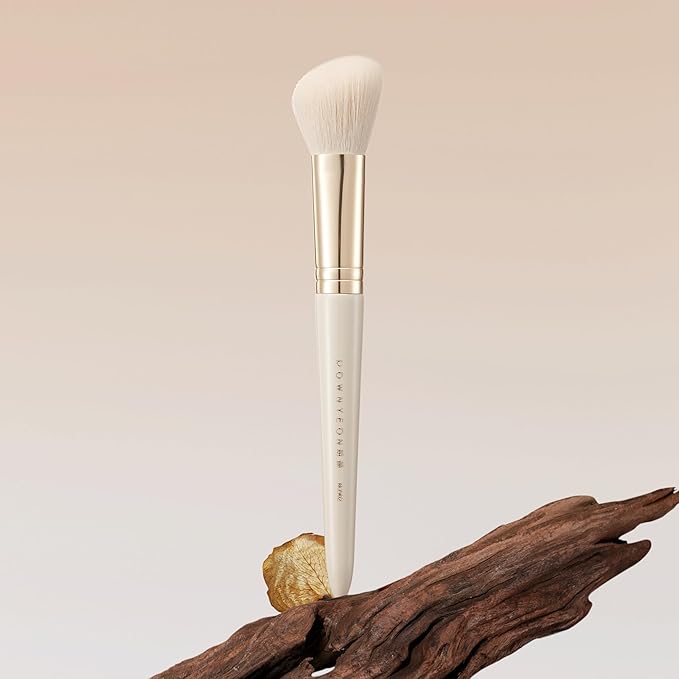 Bisque Series Small Contour Brush for Sculpting Cheekbones Jawline Painted Birch Handle with Soft Nylon Bristles MJ902