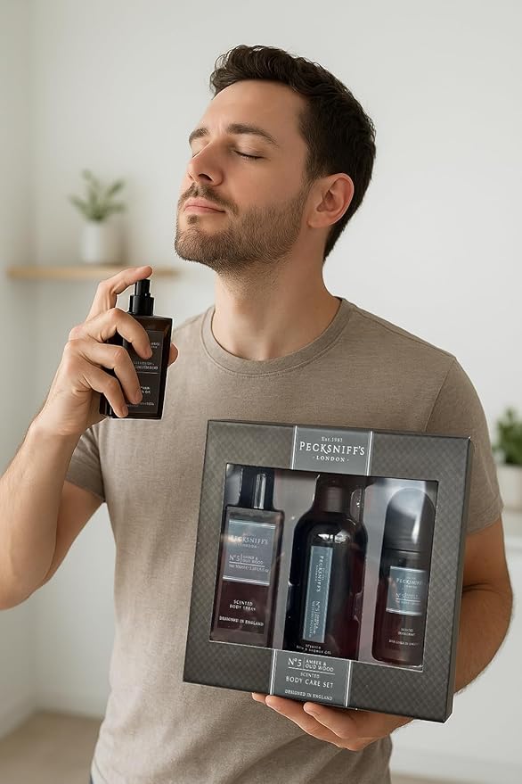 Pecksniff’s Men’s Essentials Body Trio Gift Set – Amber & Oud Wood – Bath & Shower Gel 250ml, Body Spray 100ml, Deodorant 50ml