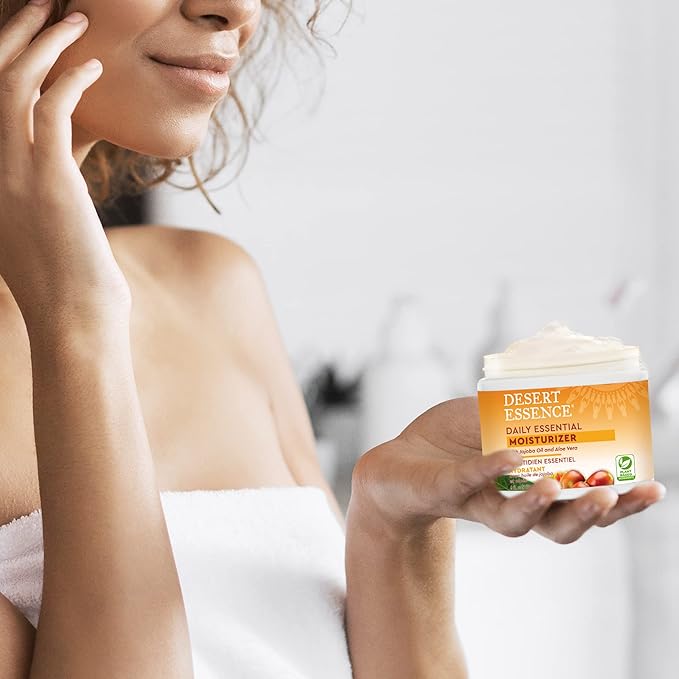 Desert Essence Daily Essential Moisturizer - Nourishing Jojoba, Organic Aloe Vera, Safflower & Geranium Oil - Light-Weight Soothing, Softening Facial Cream - Vegan, Non-GMO, Sulfate & SLS Free - 4oz