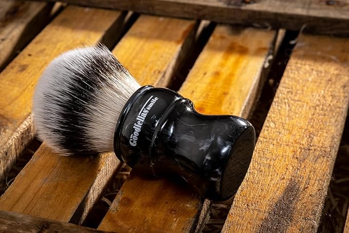 The Goodfellas' Smile Synthetic Shaving Brush (The Deep) - Extra Dense 24mm Brush Knot for a Fabulous Lather