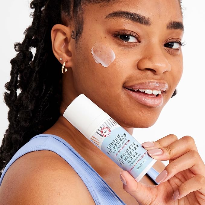 First Aid Beauty - Ultra Repair Face Moisturizer, Everyday Lightweight Non-Comedogenic Formula Helps Soften Skin with Ceramides & Shea Butter, Soothing Colloidal Oatmeal, 1.7 oz, 2 ct